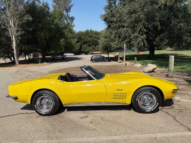 Chevrolet-corvette-1971-yellow-8