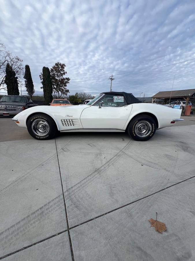 Chevrolet-corvette-1972-white-1