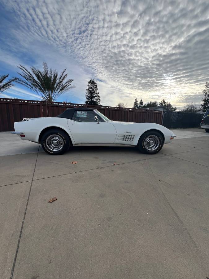 Chevrolet-corvette-1972-white-2