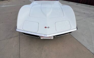 Chevrolet-corvette-1972-white-4