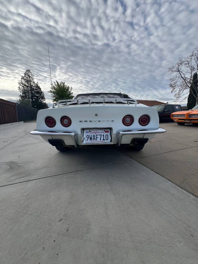 Chevrolet-corvette-1972-white-7