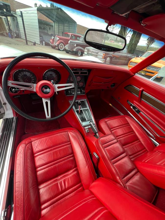 Chevrolet-corvette-1972-white-8