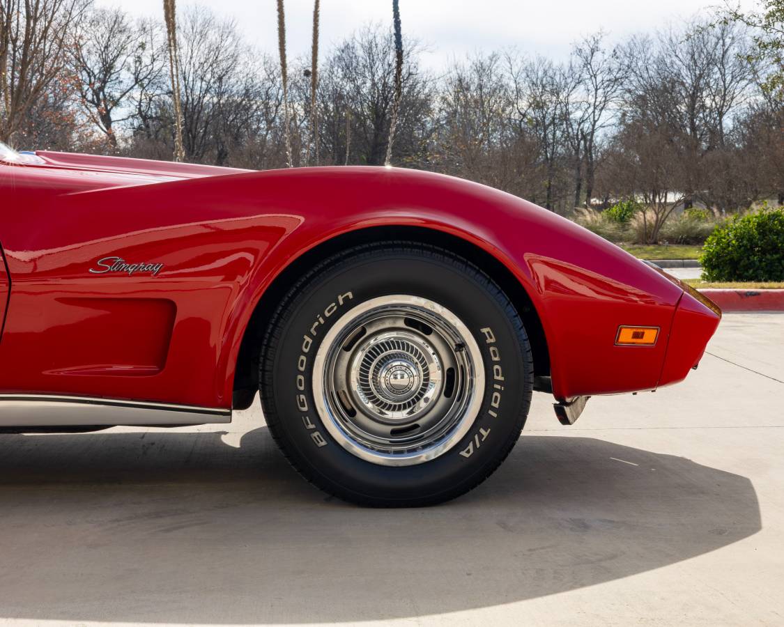 Chevrolet-corvette-1974-red-14