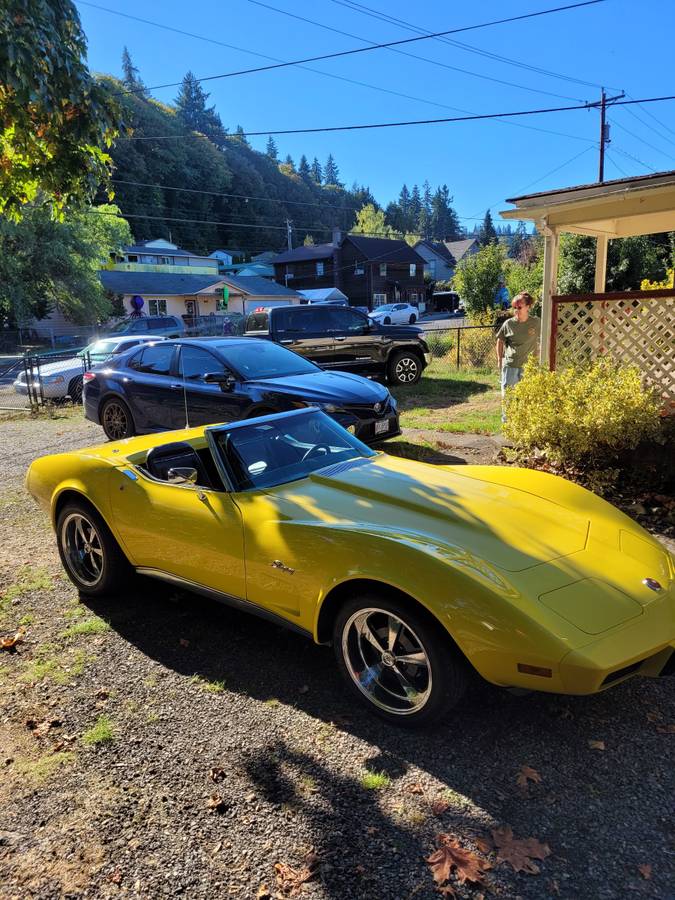 Chevrolet-corvette-1975-2