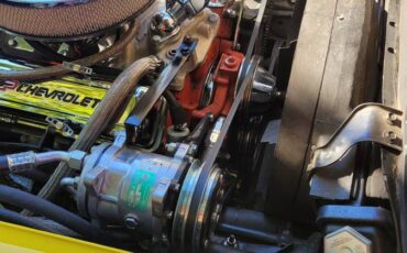 Chevrolet-corvette-1975-4