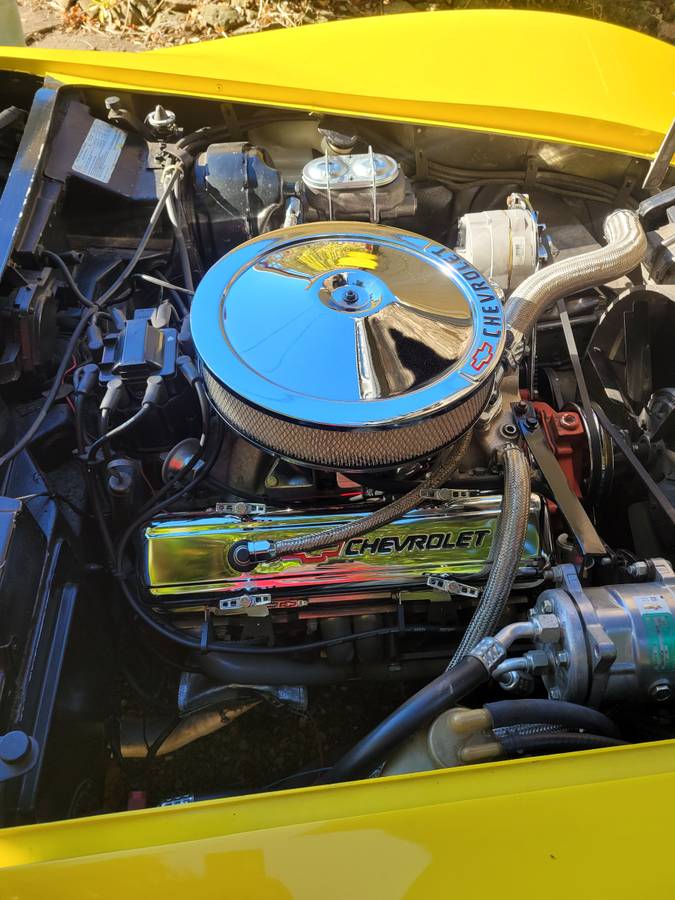 Chevrolet-corvette-1975-5