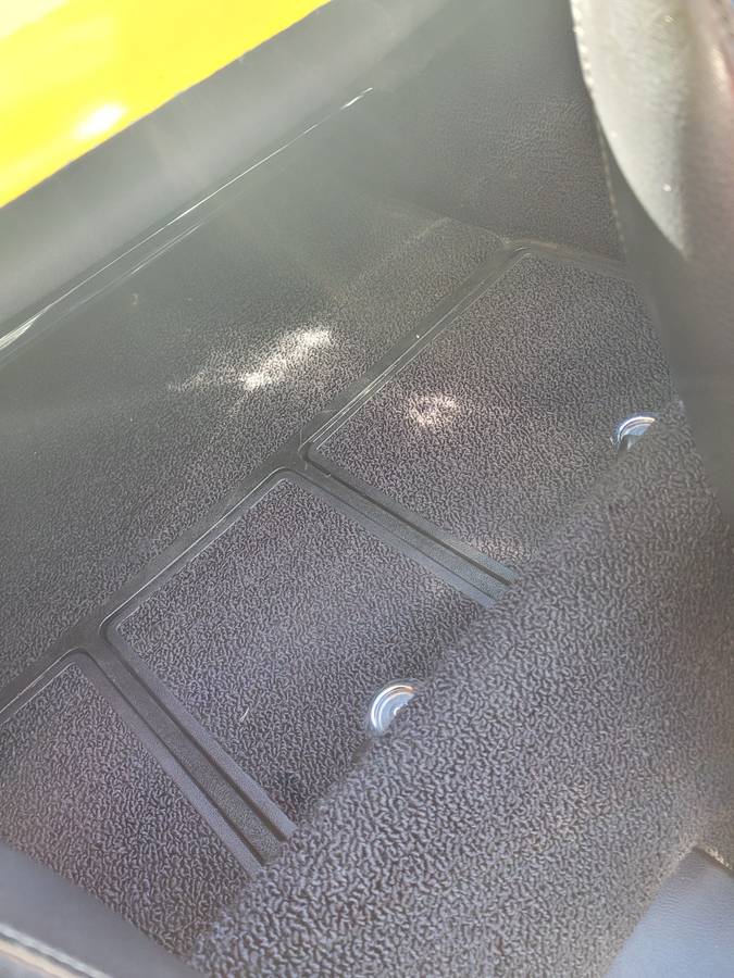 Chevrolet-corvette-1975-6