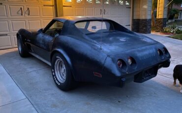 Chevrolet-corvette-1975-black-1