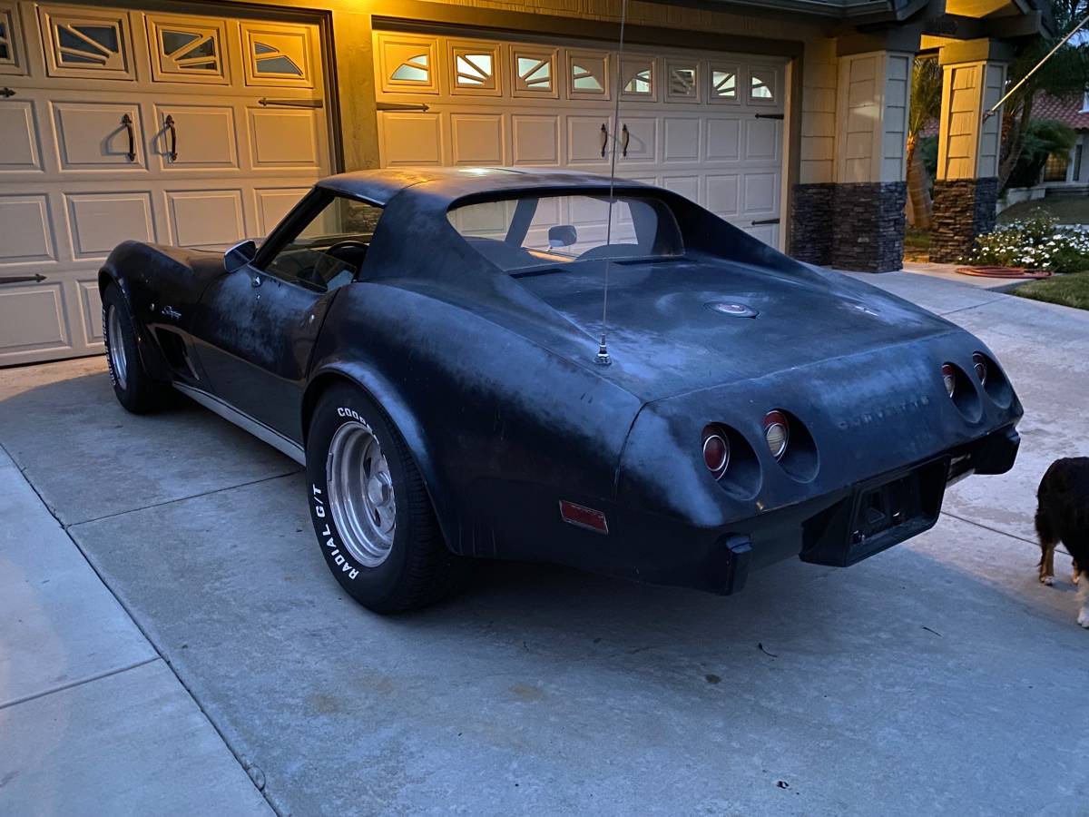 Chevrolet-corvette-1975-black-1