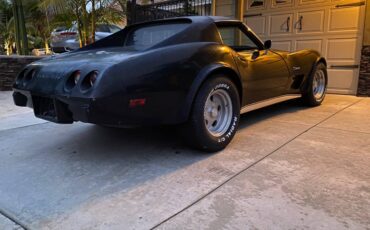 Chevrolet-corvette-1975-black-2