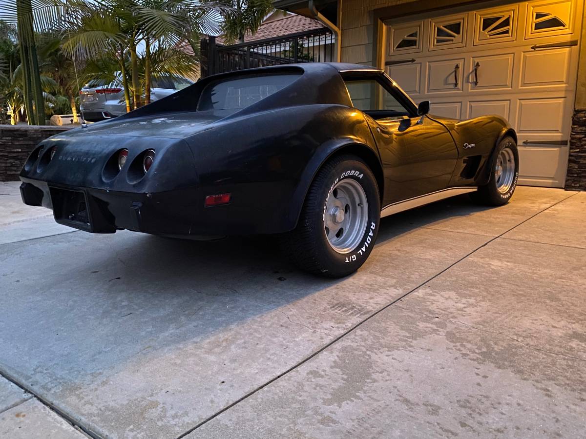 Chevrolet-corvette-1975-black-2
