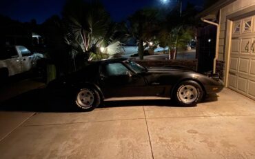 Chevrolet-corvette-1975-black-3