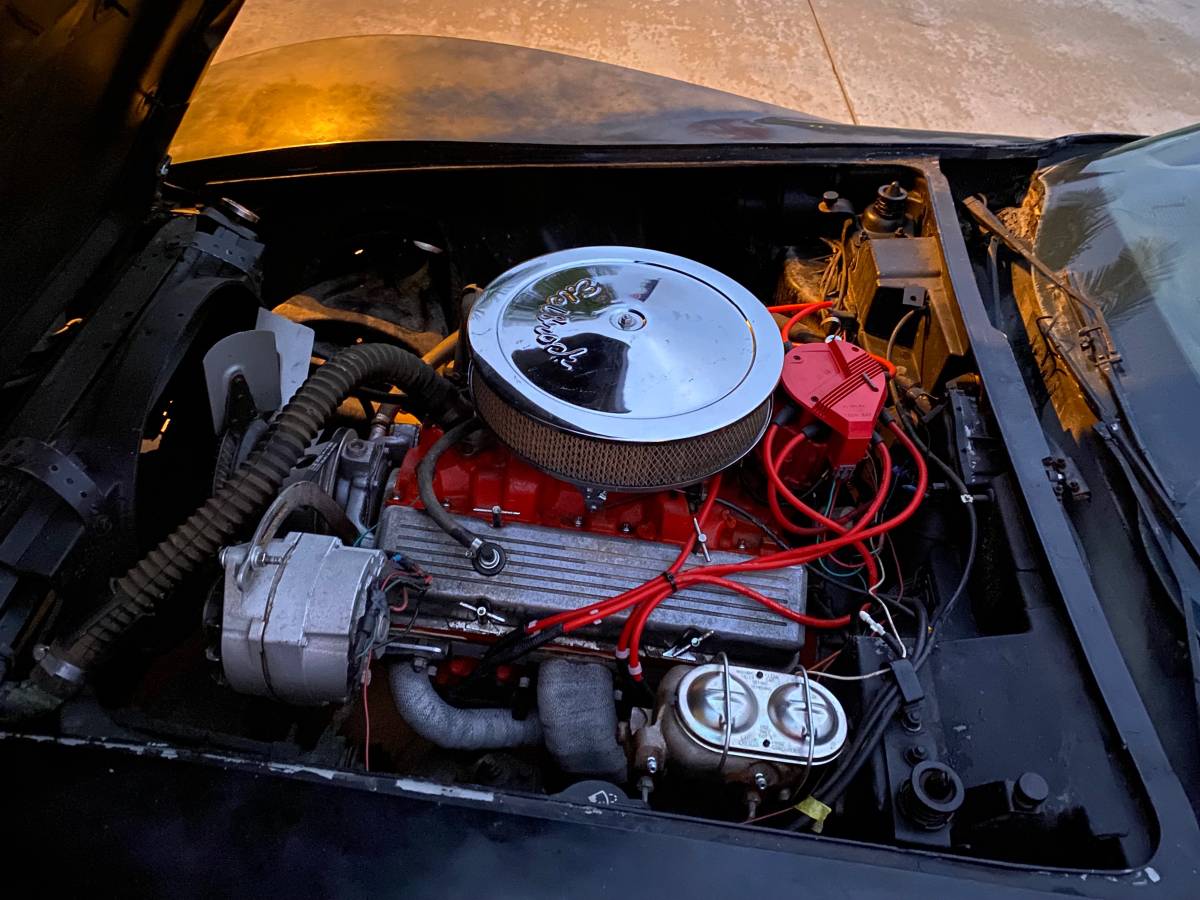 Chevrolet-corvette-1975-black-5