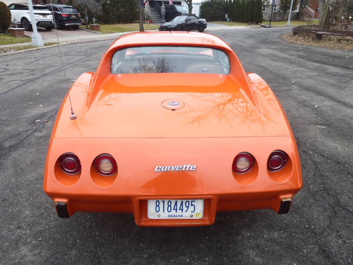 Chevrolet-corvette-1976-orange-1