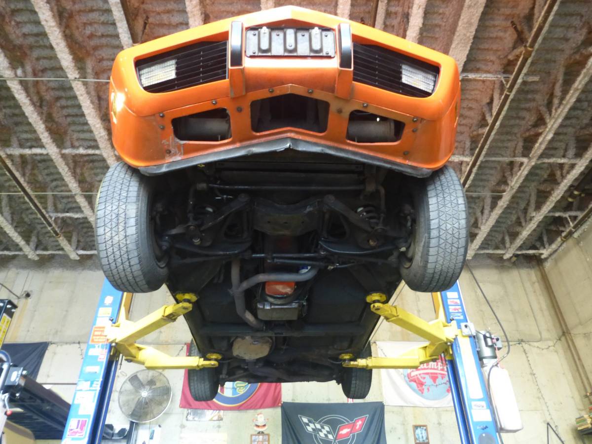 Chevrolet-corvette-1976-orange-14