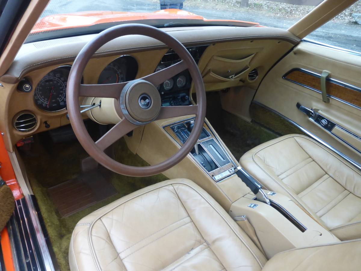 Chevrolet-corvette-1976-orange-23