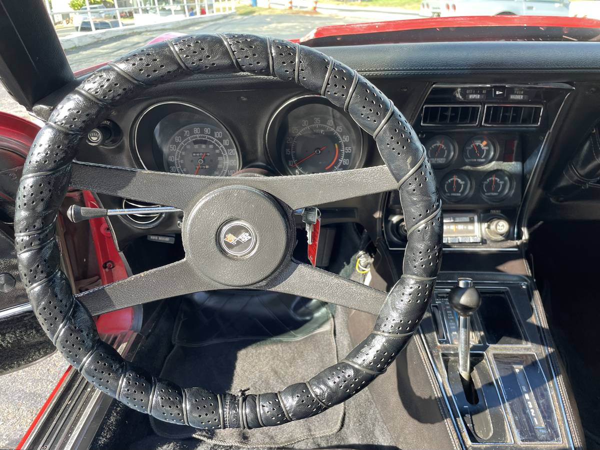 Chevrolet-corvette-1976-red-11