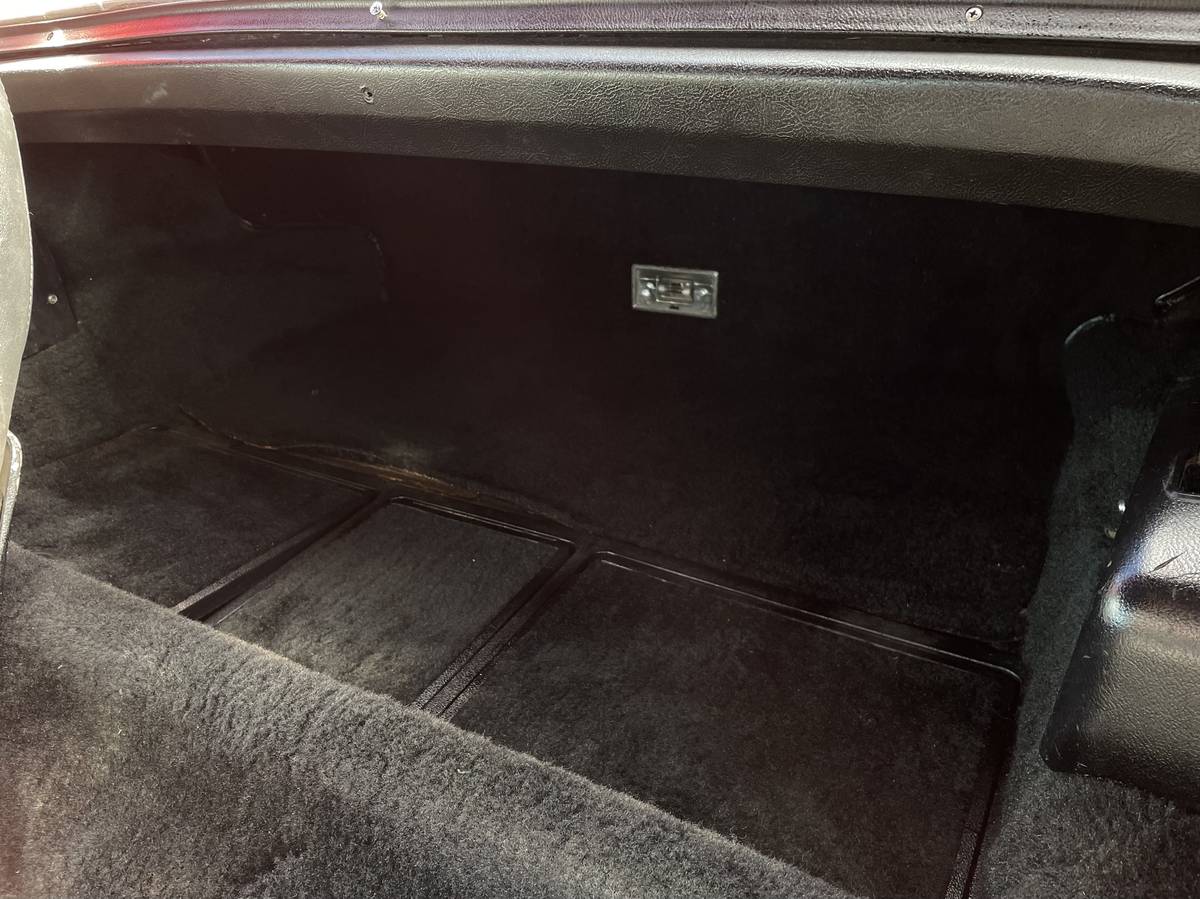 Chevrolet-corvette-1976-red-17