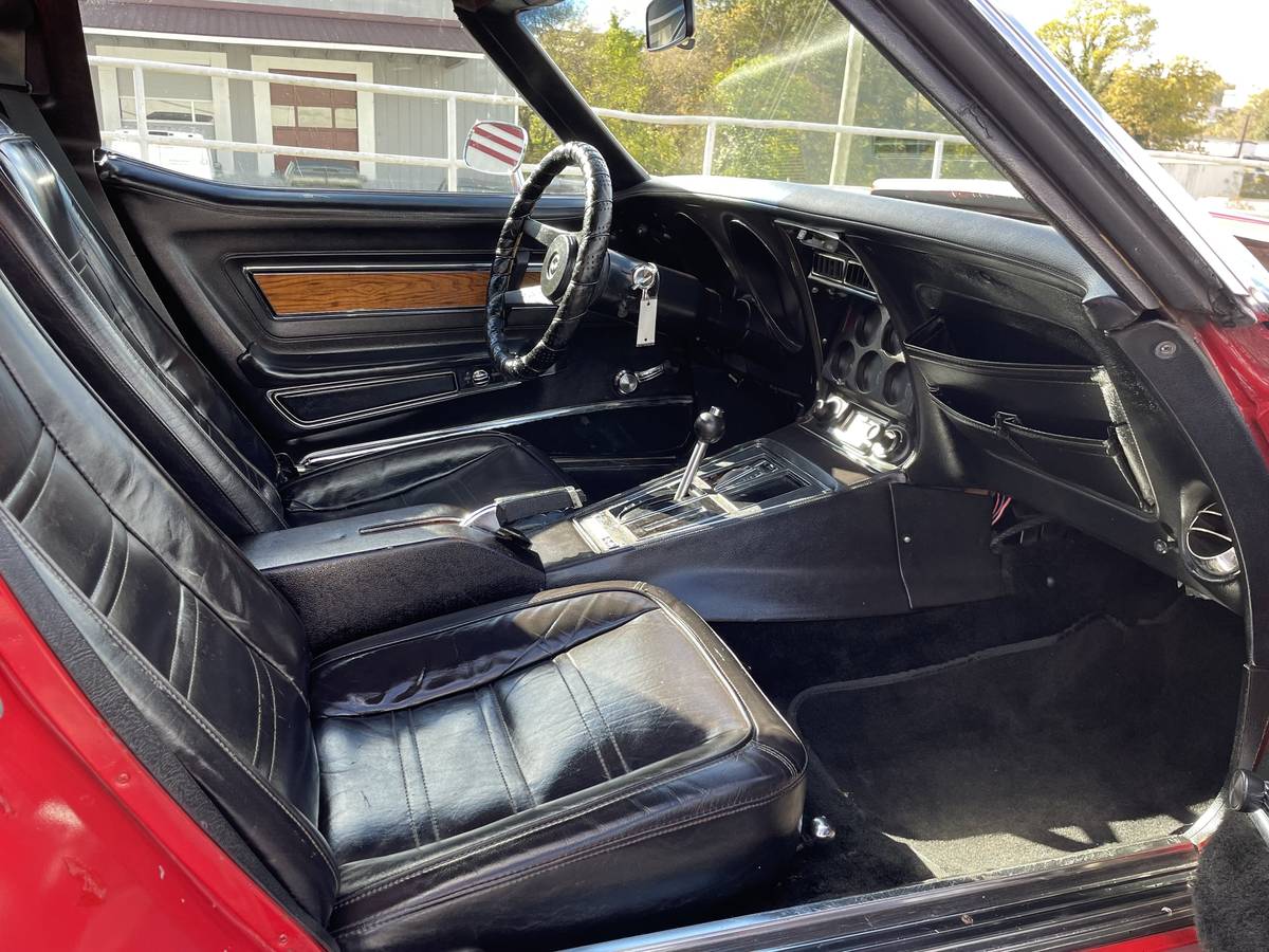 Chevrolet-corvette-1976-red-18