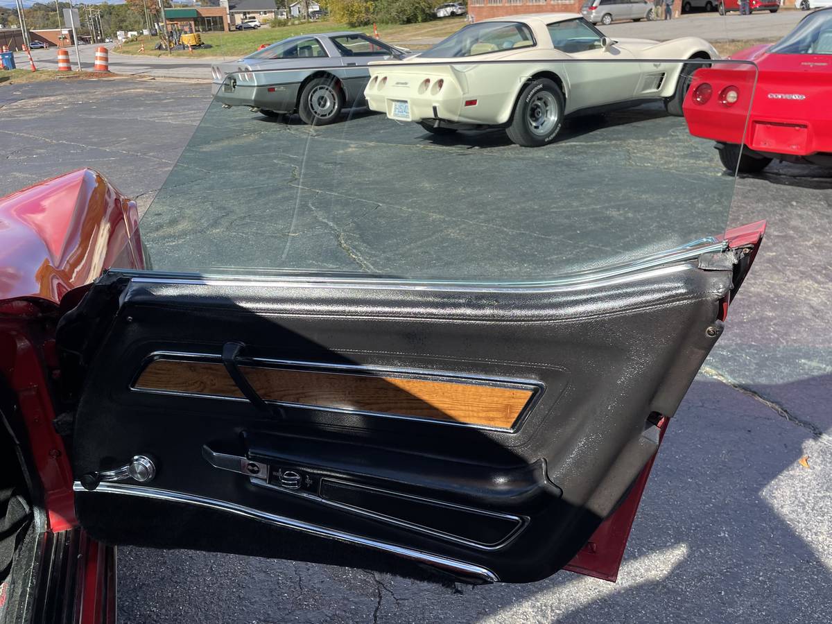 Chevrolet-corvette-1976-red-19