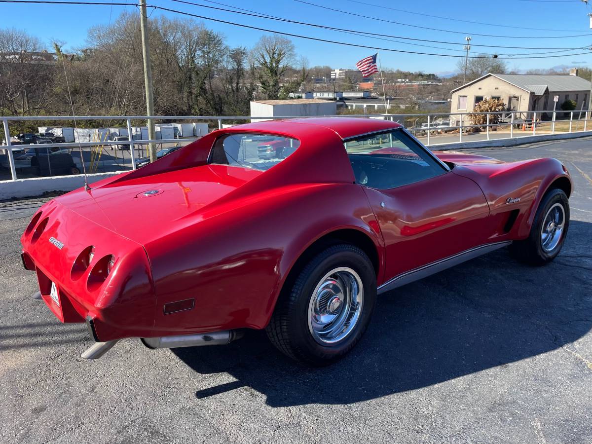 Chevrolet-corvette-1976-red-4