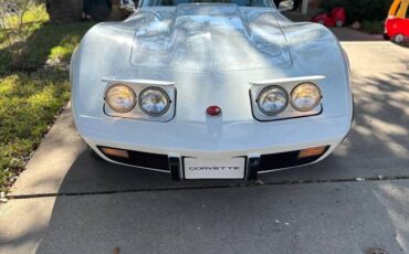 Chevrolet-corvette-1976-white-1
