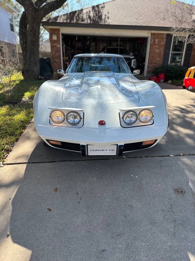 Chevrolet-corvette-1976-white-1