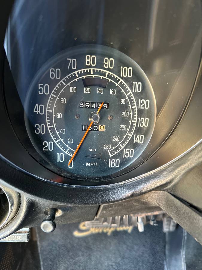 Chevrolet-corvette-1976-white-10