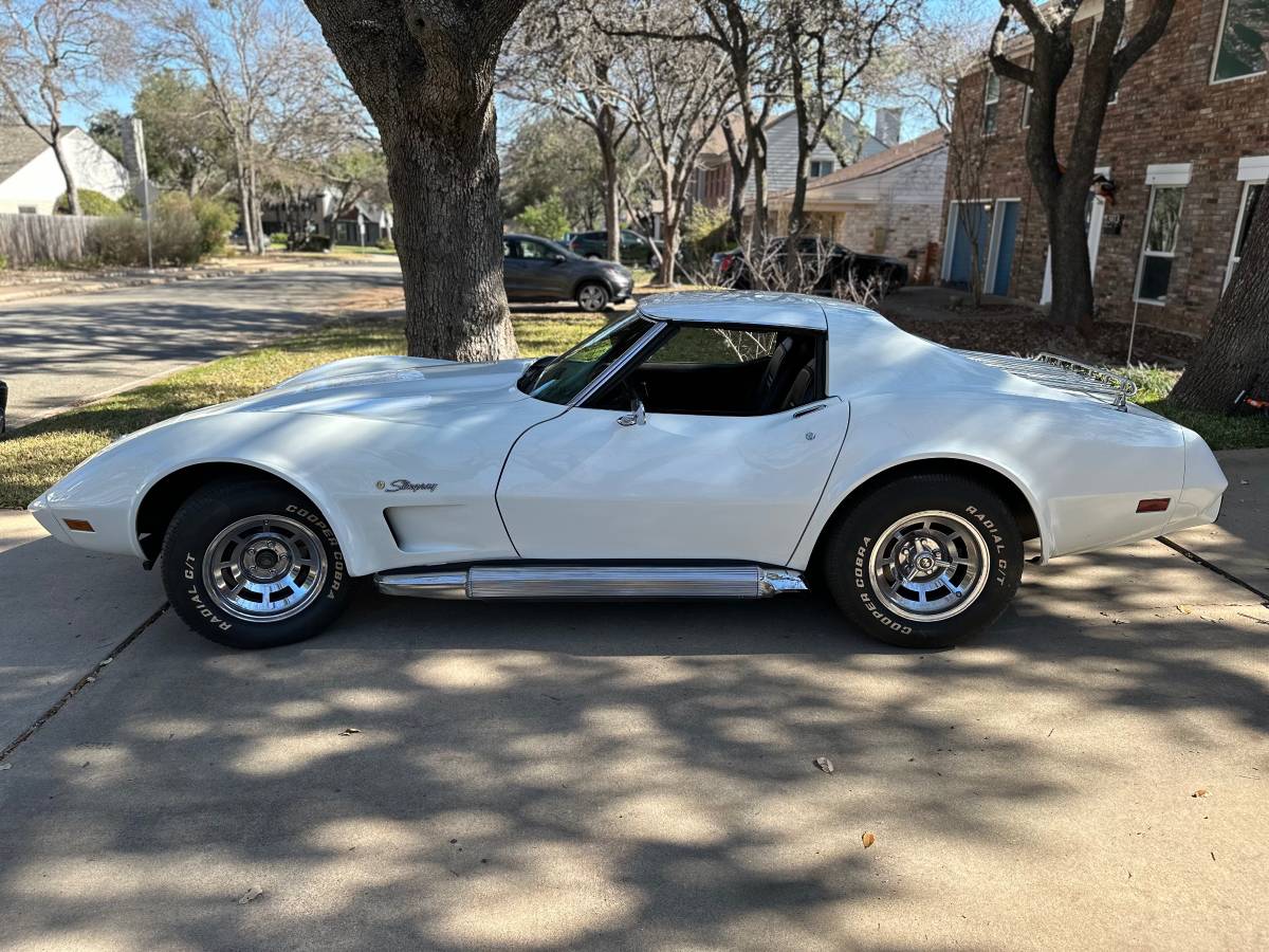 Chevrolet-corvette-1976-white-2