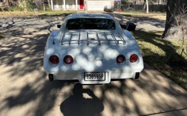 Chevrolet-corvette-1976-white-4