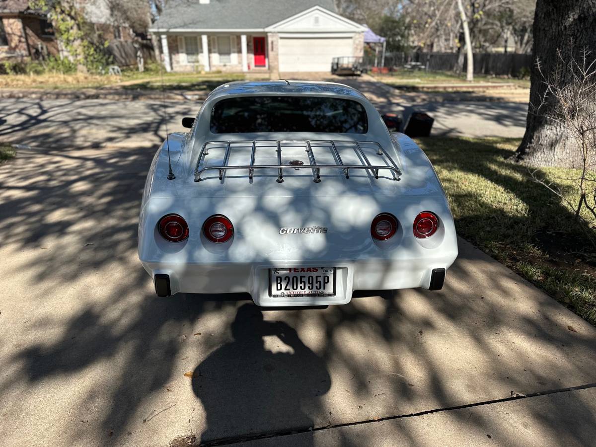 Chevrolet-corvette-1976-white-4