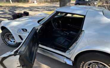 Chevrolet-corvette-1976-white-5