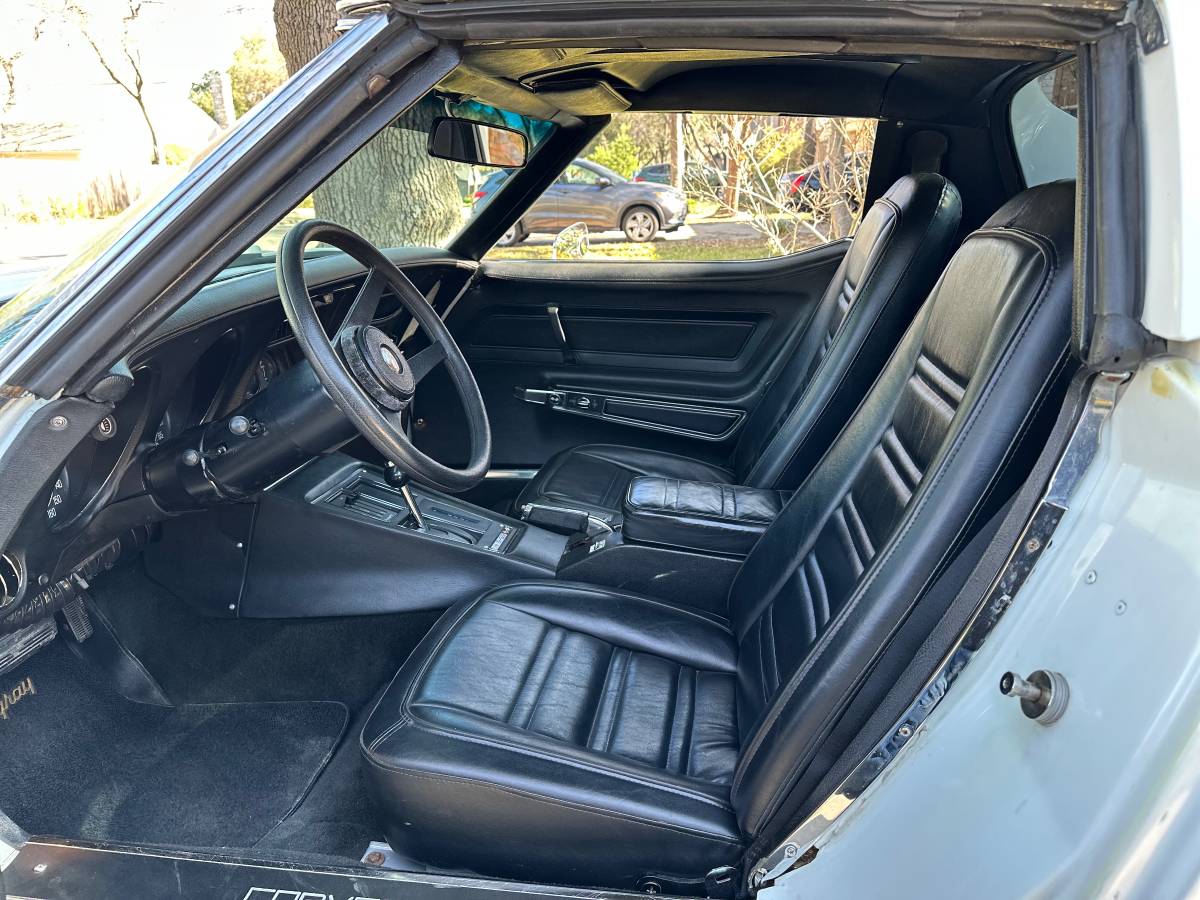 Chevrolet-corvette-1976-white-6