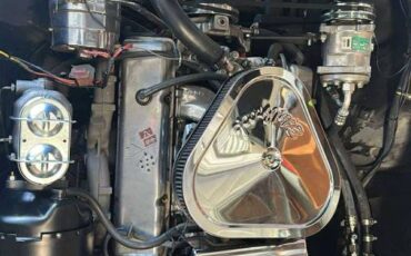 Chevrolet-corvette-1976-white-9