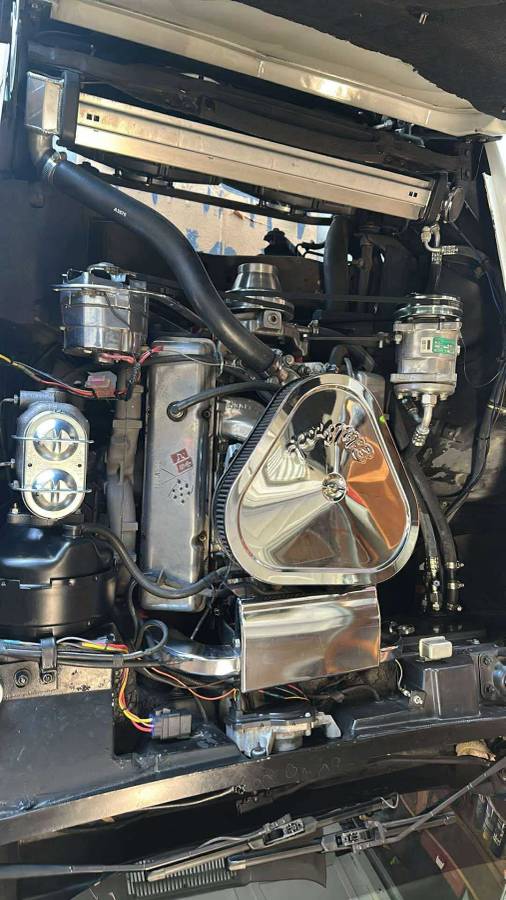 Chevrolet-corvette-1976-white-9