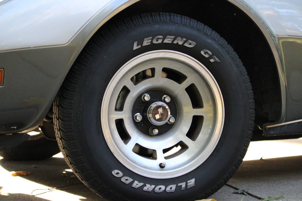 Chevrolet-corvette-1978-silver-3