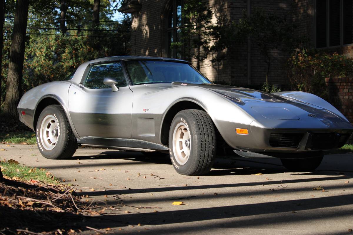 Chevrolet-corvette-1978-silver-9