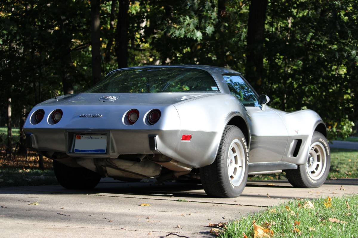 Chevrolet-corvette-1978-silver