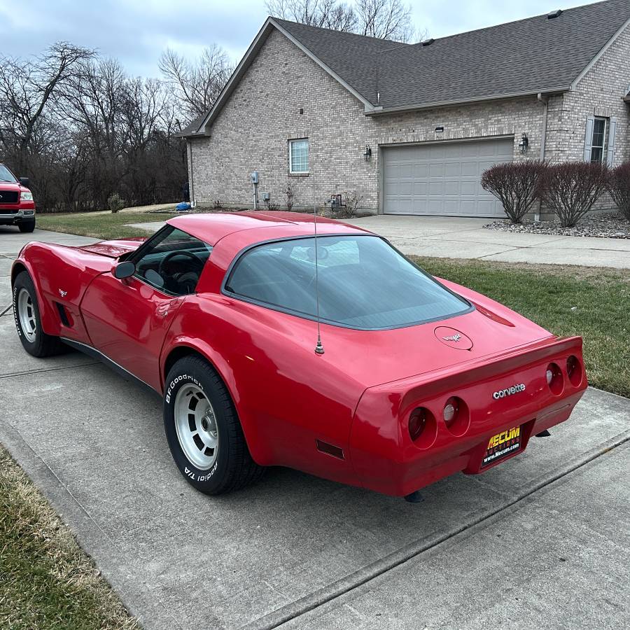 Chevrolet-corvette-1979-13