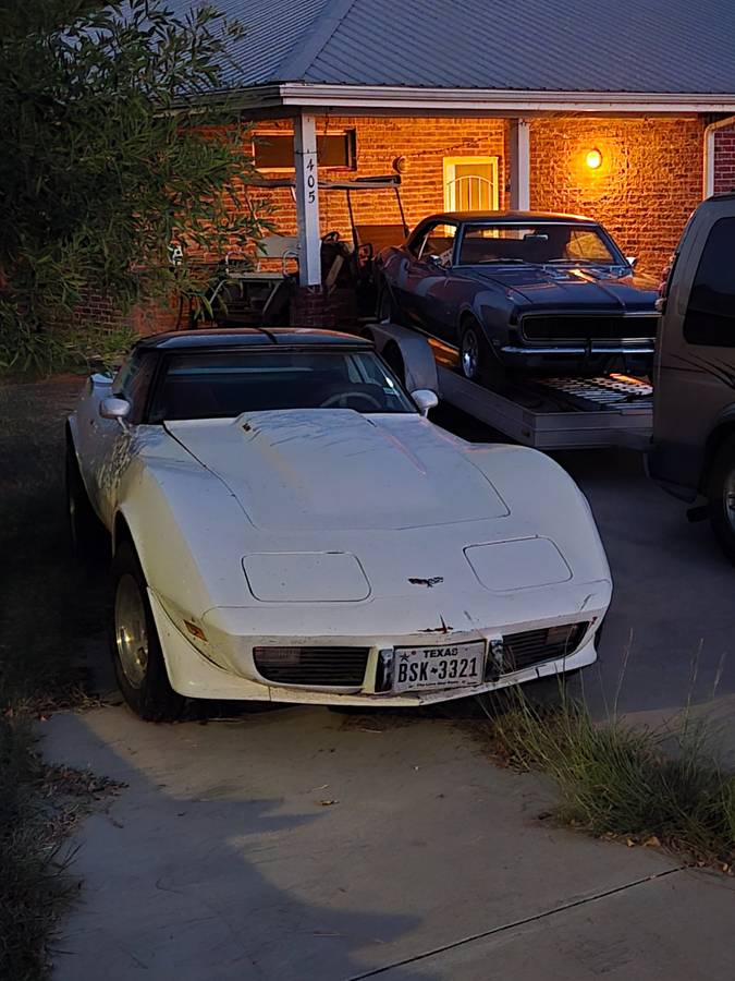 Chevrolet-corvette-1979-2