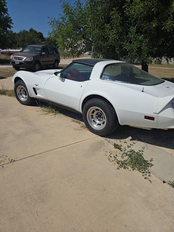 Chevrolet-corvette-1979-3