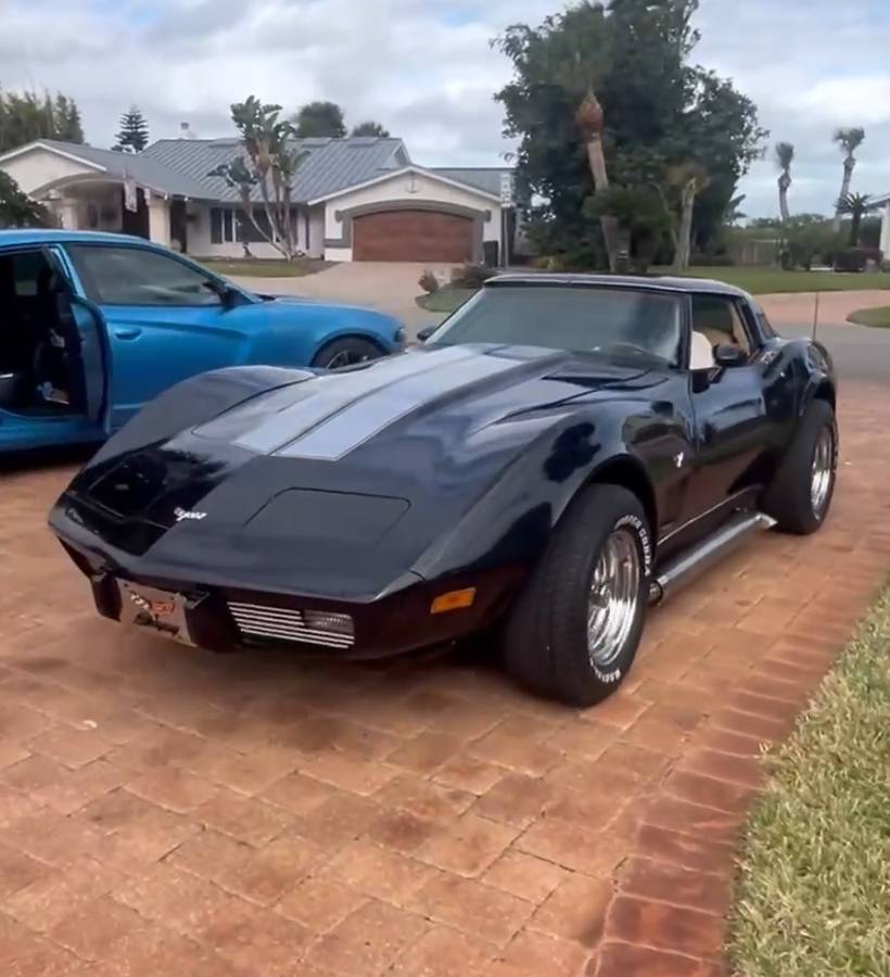 Chevrolet-corvette-1979-black-1