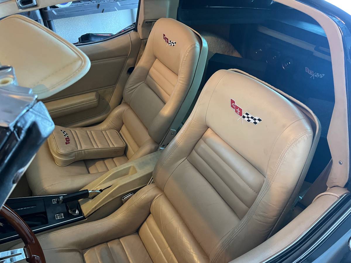 Chevrolet-corvette-1979-black-10