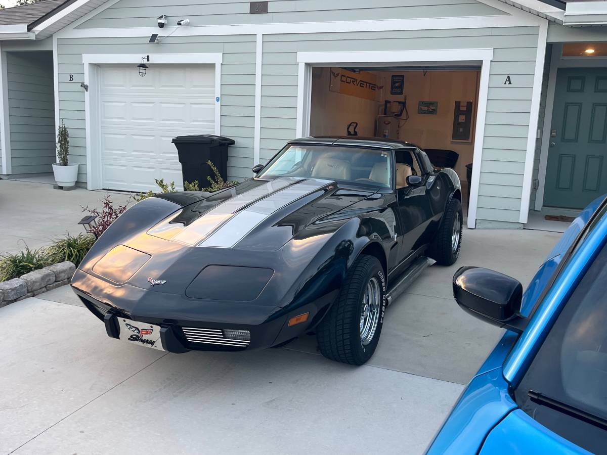 Chevrolet-corvette-1979-black-14