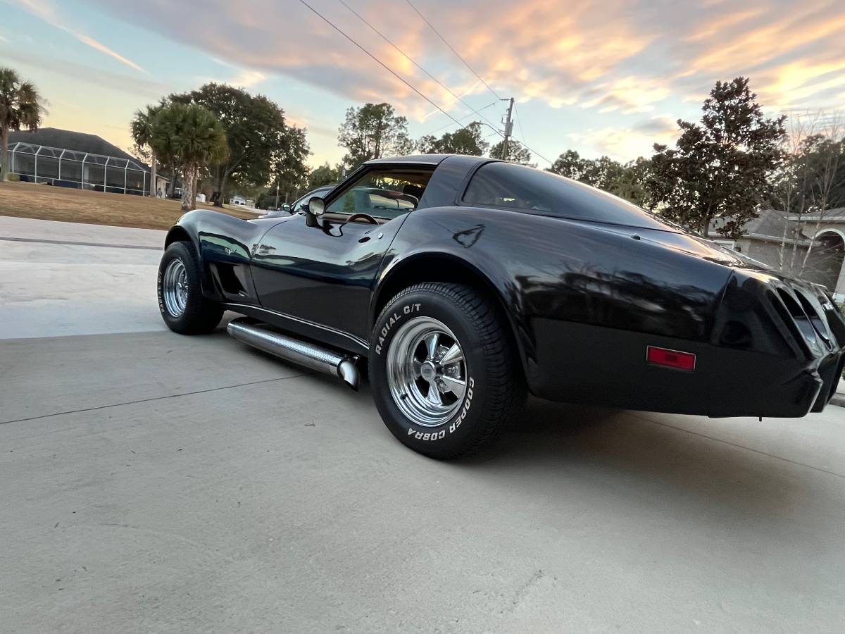 Chevrolet-corvette-1979-black-16