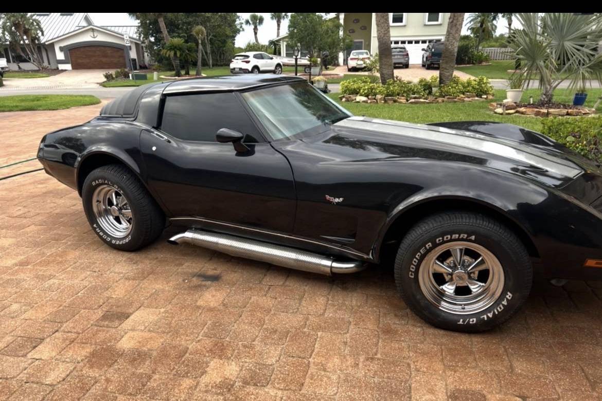 Chevrolet-corvette-1979-black-16