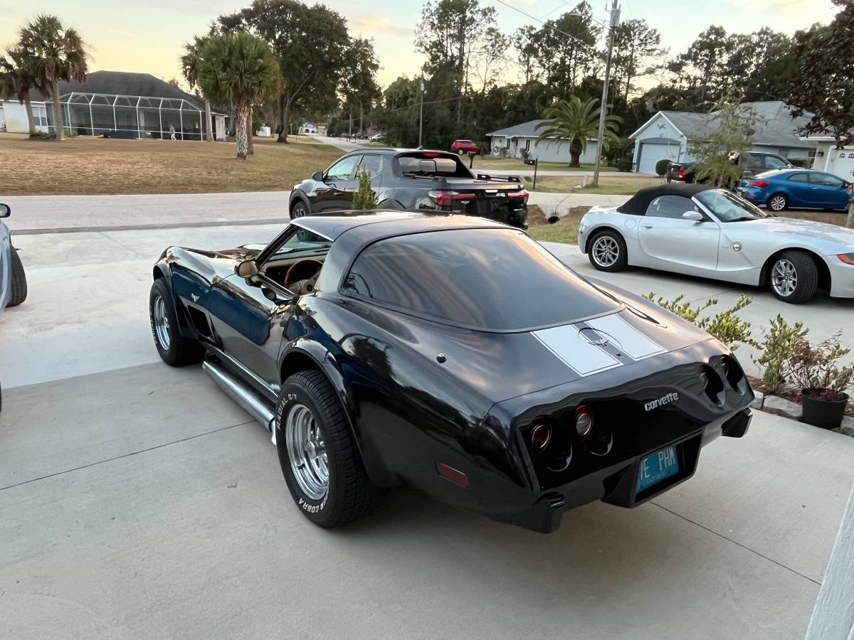 Chevrolet-corvette-1979-black-17