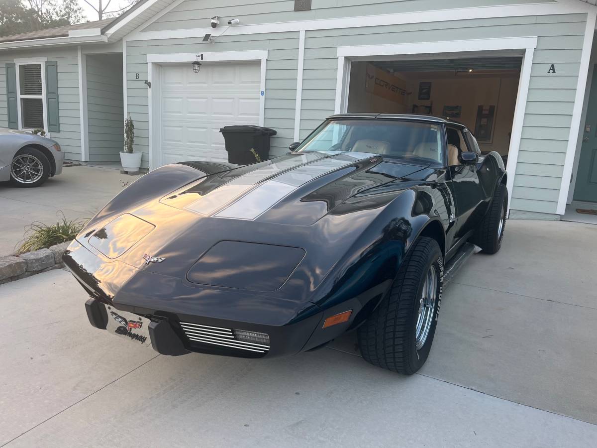 Chevrolet-corvette-1979-black-17