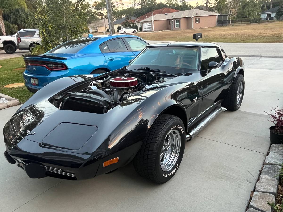 Chevrolet-corvette-1979-black-20