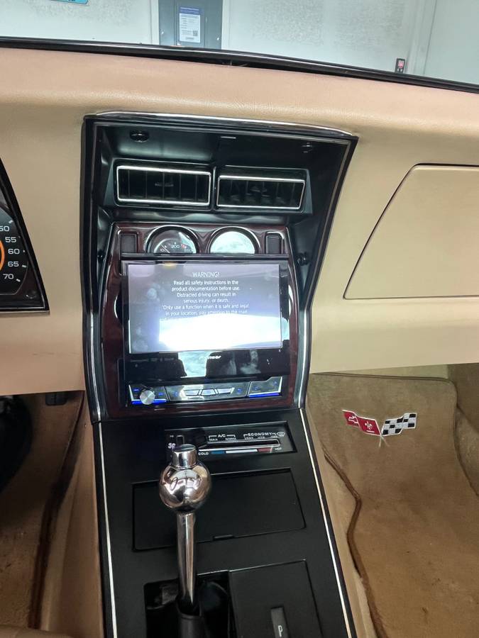 Chevrolet-corvette-1979-black-20